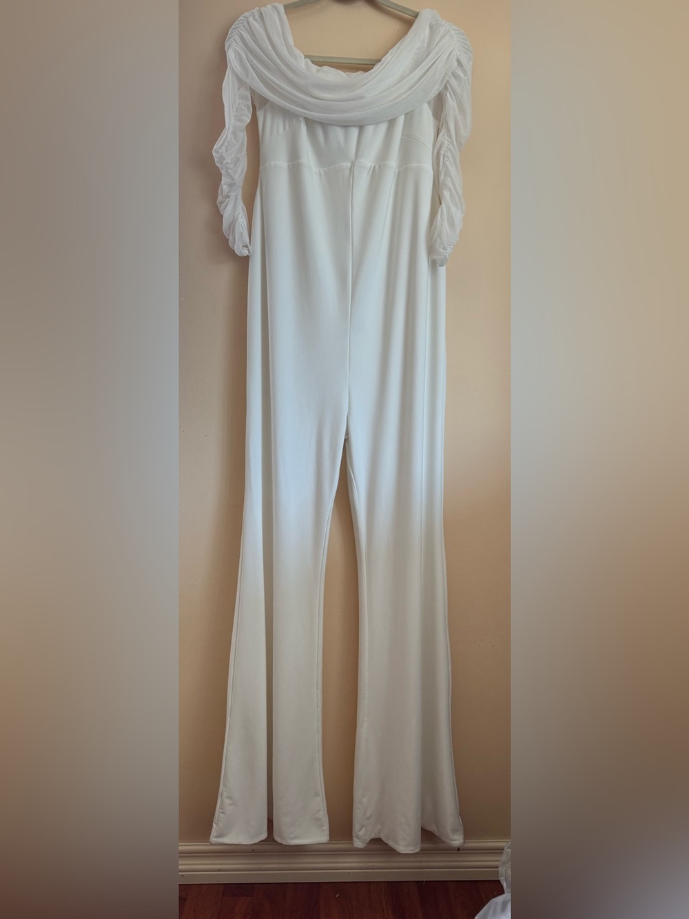 Club L London White Off-Shoulder Wide-Leg Jumpsuit
Size 10 or M/L Tall